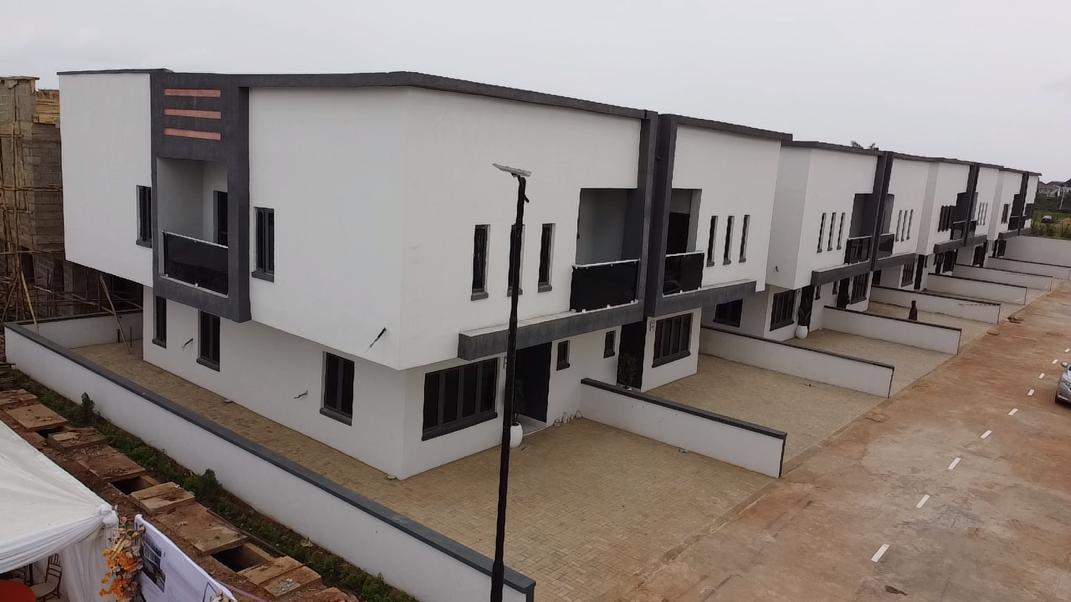 QUEENS GARDEN ESTATE – ANNEX II, ISHERI NORTH GRAIn the beautiful area of Isheri – North, we present to you the classy and magnificent estate, QUEEENS GARDEN ESTATE.